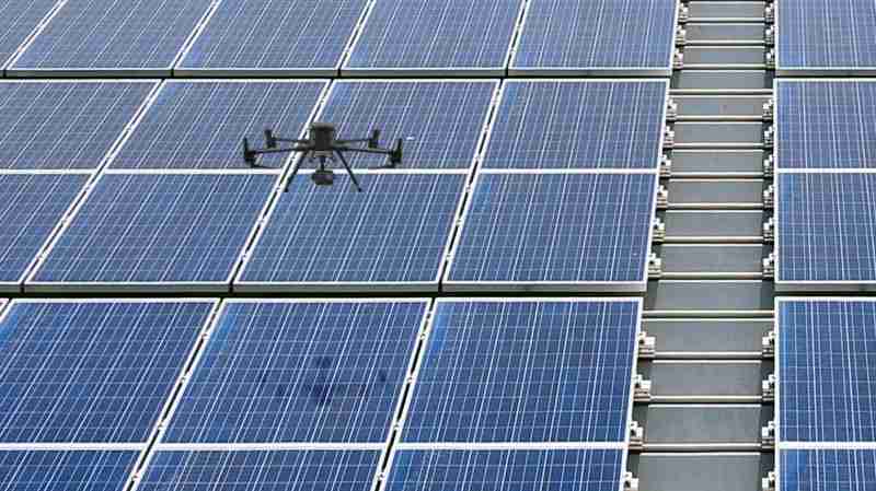 冰球突破以无人机搭配IR Sensor热显像技术进行全方面模块健检，，，，有效降低人力成本并提升发电量