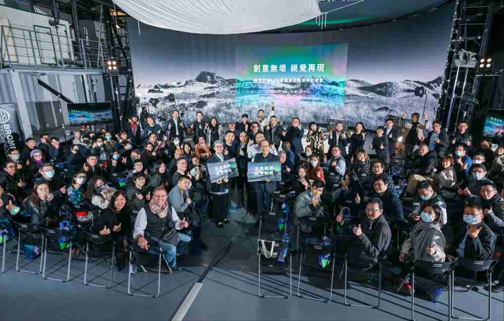 再现影像LED虚拟制作摄影棚整合拍摄场景、、、内容制作、、技术指导到设备租借一站式服务，，，可望提升LED虚拟制作的影视效能，，，进而产出更多高质量细致作品