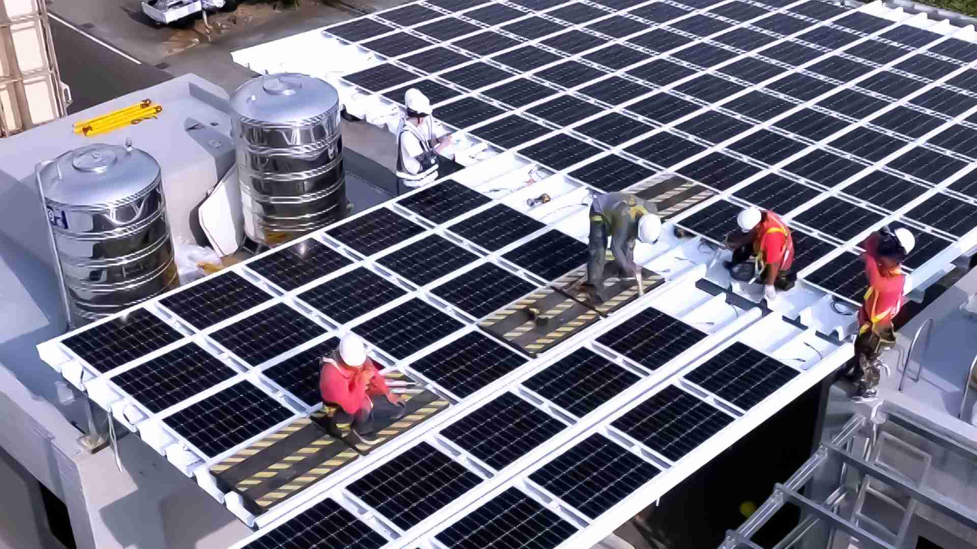 冰球突破着力于替代能源之技术研发，，，如光电浪板的相关制程、、设备与产品，，，，其中所开发之光电整合型浪板，，，减少传统金属支架安装，，，，更提升耐候度，，可广泛运用于多元场域，，，，并辅助建筑达到净零碳排目标